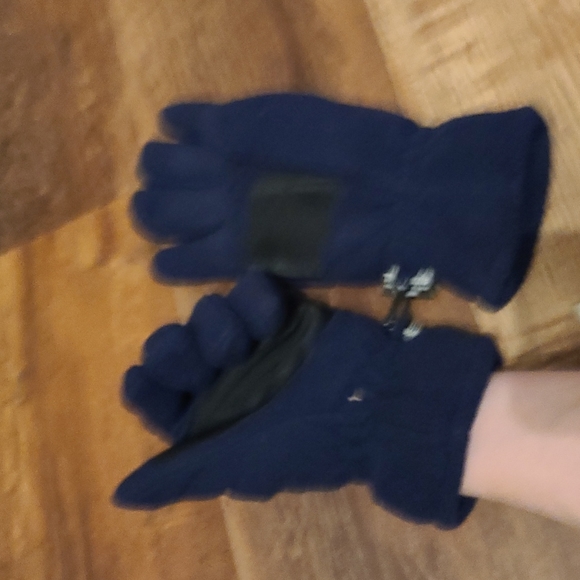 Gloves - Picture 3 of 4